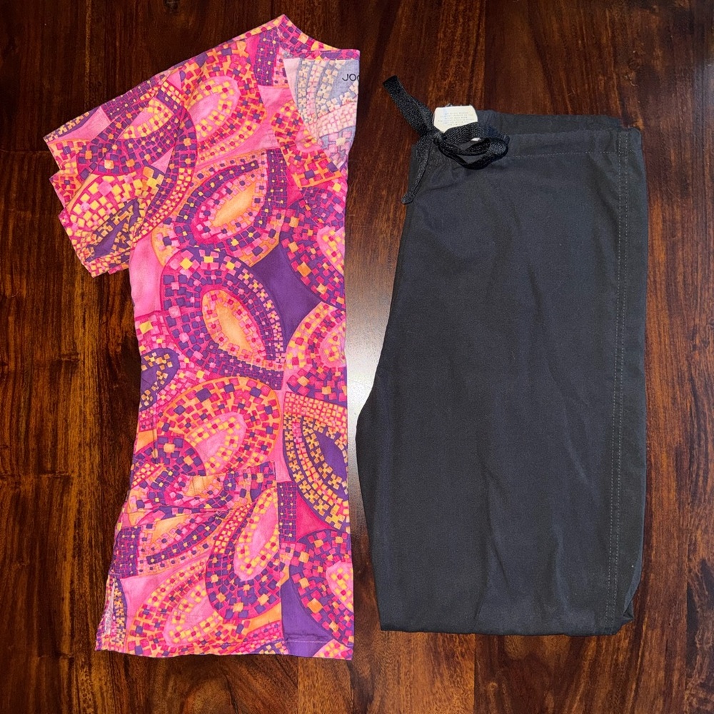 Women’s Jockey scrub top with black scrub pant